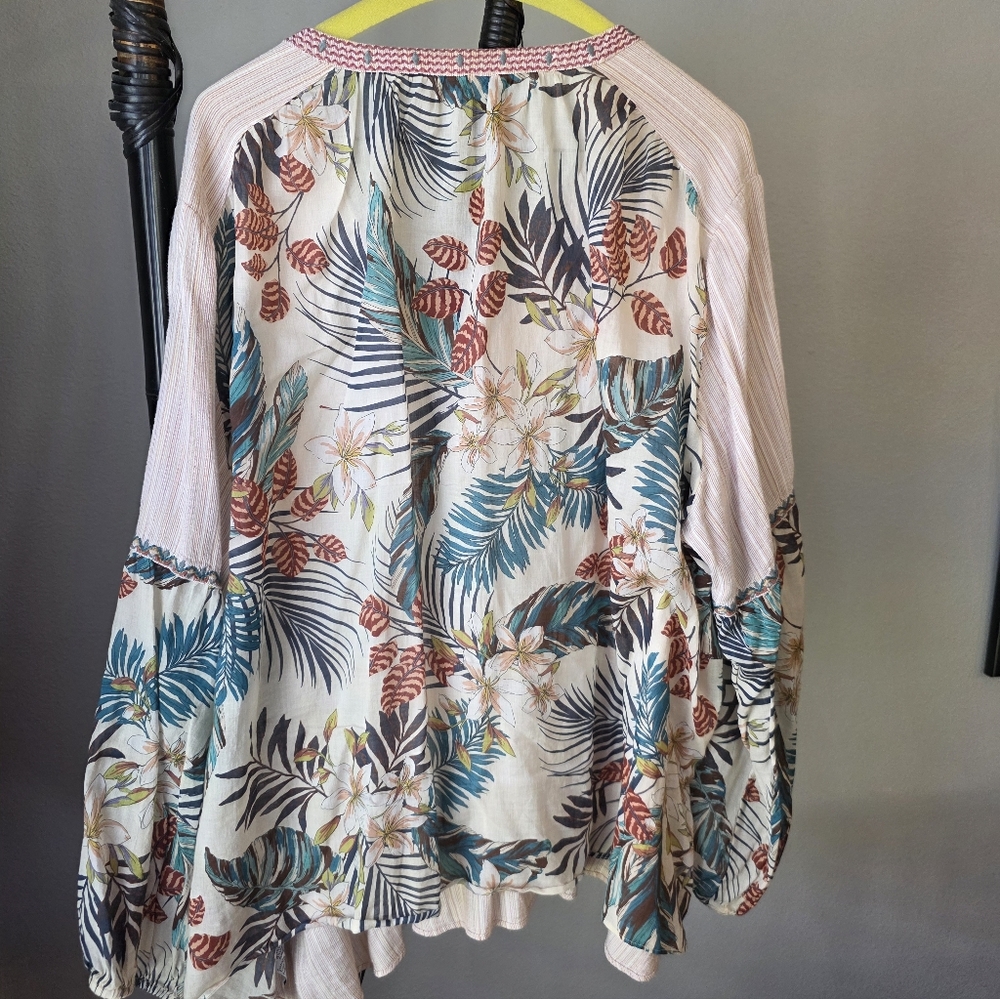 Johnny Was Beige and Blue Floral Blouse. 28" long, 24" chest. - Picture 2 of 8